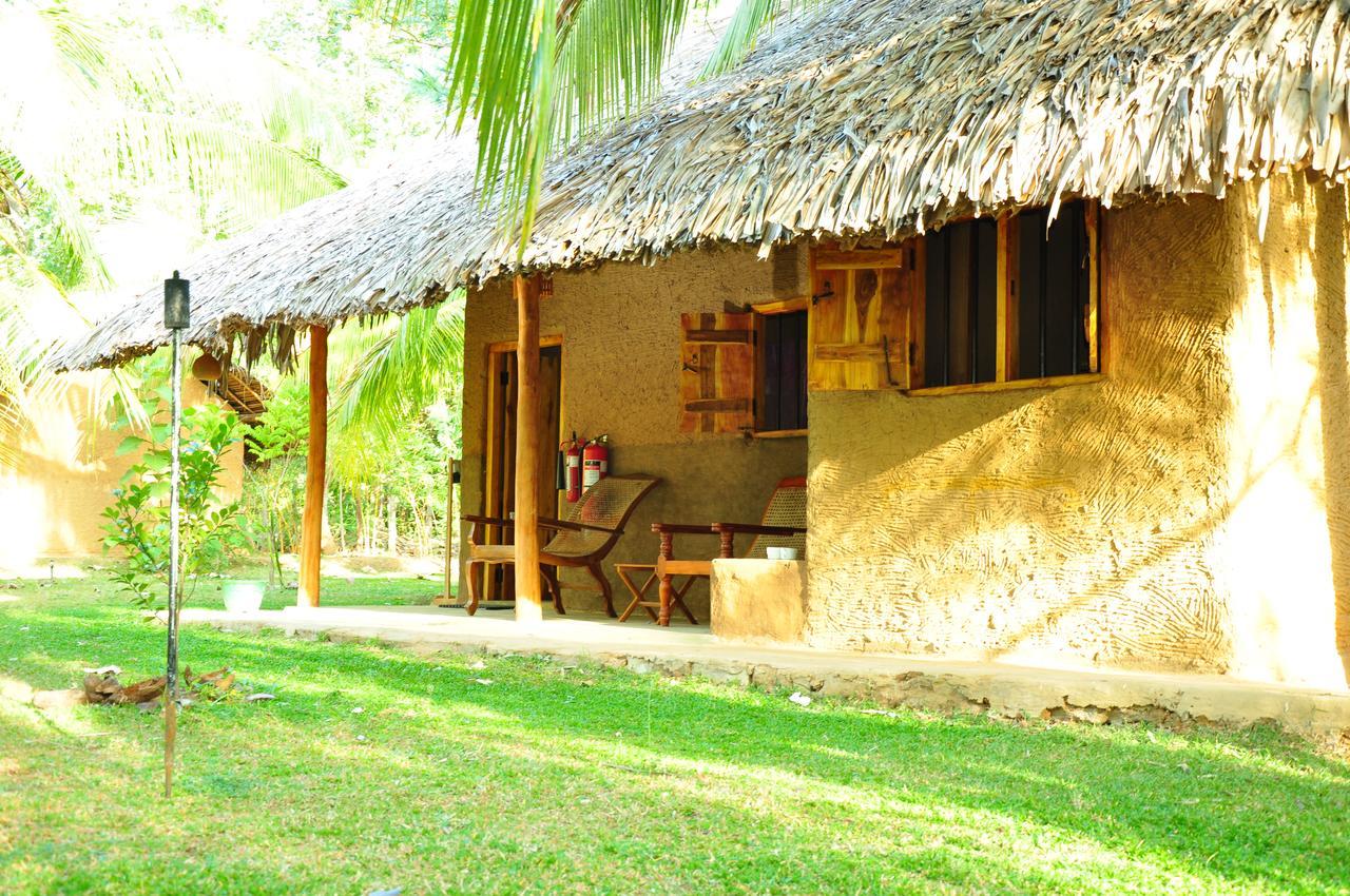 Thuduwa Camp Hotel Embilipitiya Buitenkant foto