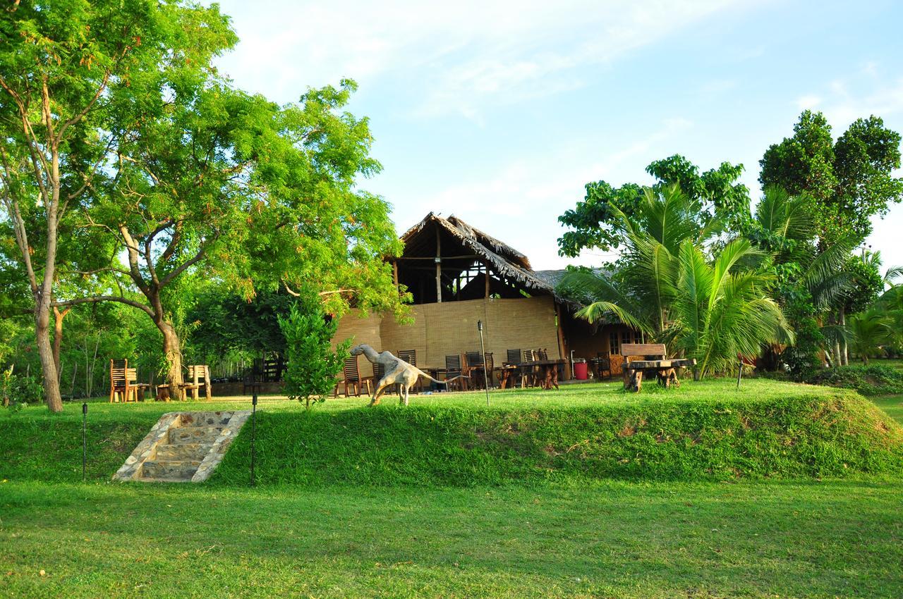 Thuduwa Camp Hotel Embilipitiya Buitenkant foto