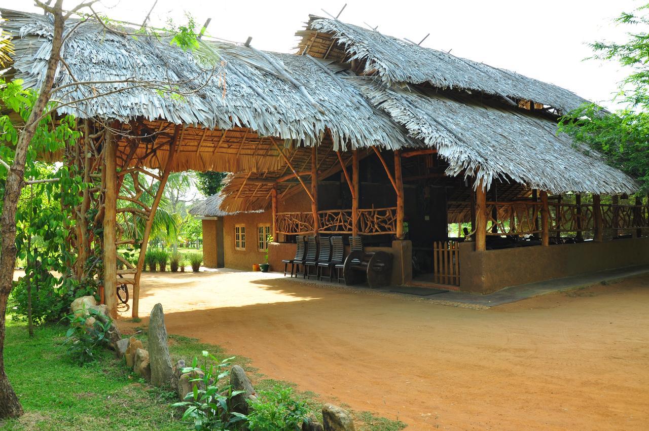 Thuduwa Camp Hotel Embilipitiya Buitenkant foto