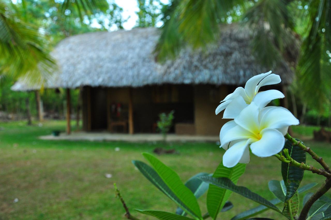 Thuduwa Camp Hotel Embilipitiya Buitenkant foto